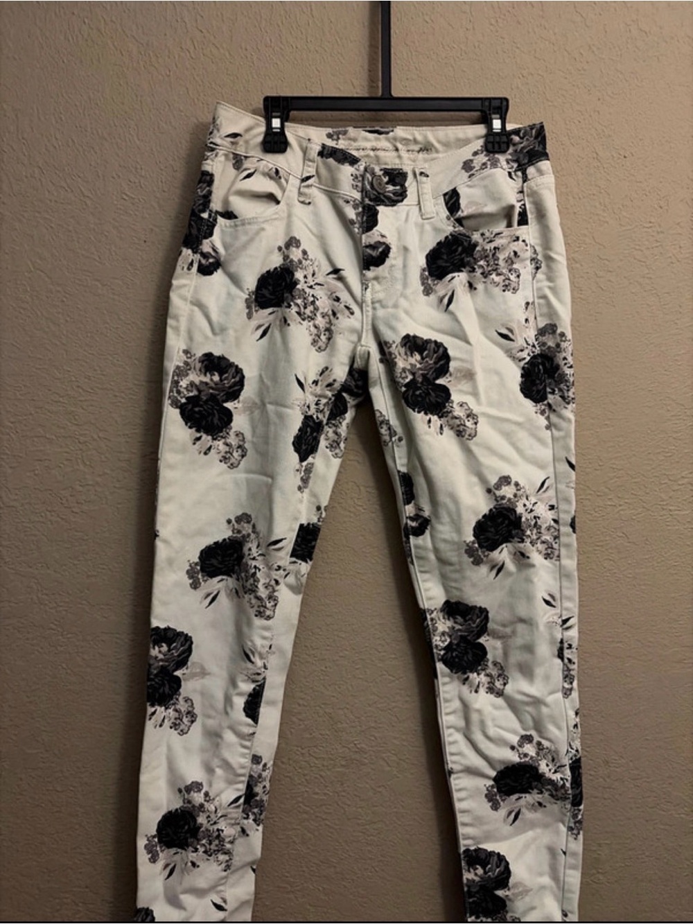 American Eagle Outfitters White Skinny Jeans with Black Floral Print